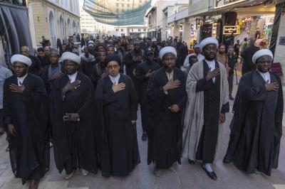 حينما يصير الماء منبرًا: 13 عامًا صنعت مشهد عاشوراء في القارة السمراء