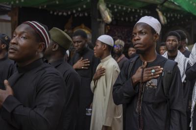 حينما يصير الماء منبرًا: 13 عامًا صنعت مشهد عاشوراء في القارة السمراء