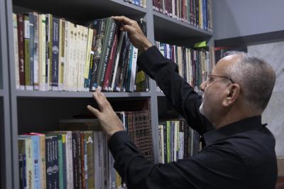 متحف الكفيل: تضم مكتبتنا التخصصية أكثر من 60 مصدراً متحفيًّا أجنبيًّا