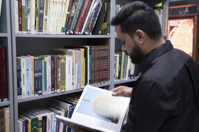 متحف الكفيل: تضم مكتبتنا التخصصية أكثر من 60 مصدراً متحفيًّا أجنبيًّا
