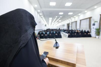 مخيم بنات العقيدة يشهد تقديم محاضرة ثقافية عن أهمية استثمار موسم عاشوراء