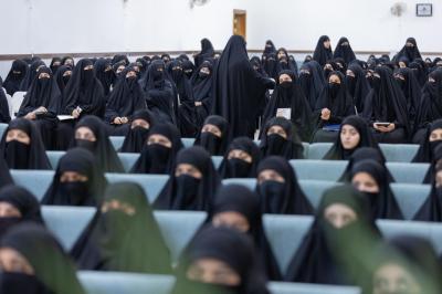 مخيم بنات العقيدة 32 يشهد محاضرة فكرية عن البصيرة والإدراك