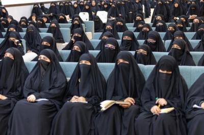 برؤية رسالية.. مخيم بنات العقيدة يسهم في إعداد جيلٍ من النساء الواعيات عَبرَ برامج فكرية وتربوية