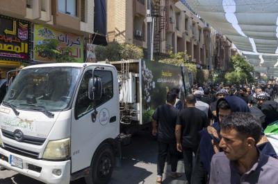 قسم الشؤون الخدمية يجري حملة لتنظيف الطرق المؤدية إلى العتبة العباسية المقدسة