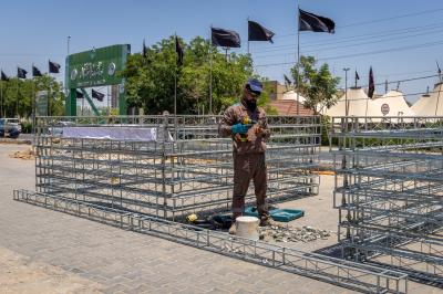 قسم الصناعات يباشر تركيب هياكل معدنية خاصة بالموكب الثقافي العام الواقع على محور النجف الأشرف