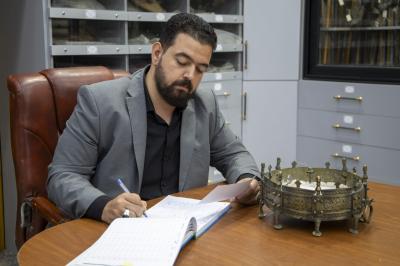 متحف الكفيل يعتمد آلية علمية لاستلام القطع المتحفية المتبرع بها