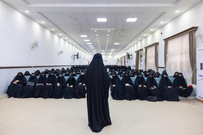 ضمن فعاليات مخيم بنات العقيدة.. محاضرة فقهية تستعرض أحكام الطهارة ومسائل الحجاب