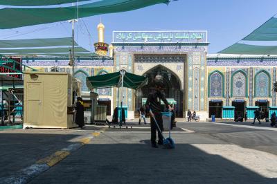 قسم بين الحرمين يجري حملة لتنظيف الطرق المؤدية إلى صحن مرقد أبي الفضل العباس(عليه السلام)