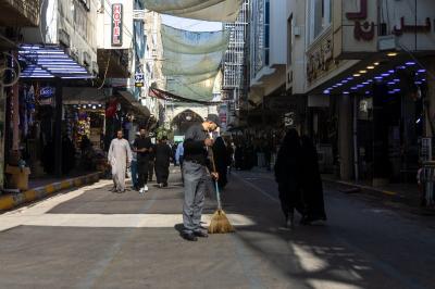 قسم بين الحرمين يجري حملة لتنظيف الطرق المؤدية إلى صحن مرقد أبي الفضل العباس(عليه السلام)