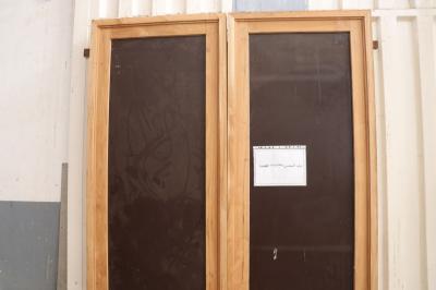 قسم صناعة الشبابيك يجري أعمال تركيب القطع المعدنية على باب المحسن (عليه السلام) الفضي