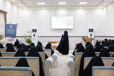 تقديم محاضرة عن إجراءات السلامة الوقائية لمشاركات مخيم بنات العقيدة الـ 35