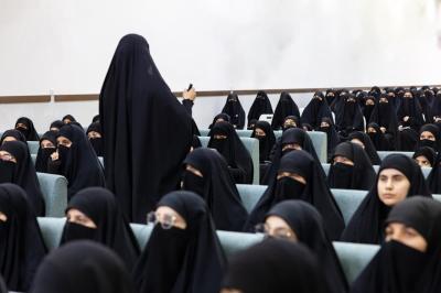 تقديم محاضرة عن إجراءات السلامة الوقائية لمشاركات مخيم بنات العقيدة الـ 35