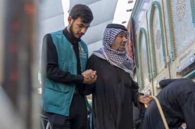 قسم حفظ النظام يقدّم الرعاية المتكاملة للزائرين من كبار السن وذوي الاحتياجات الخاصة