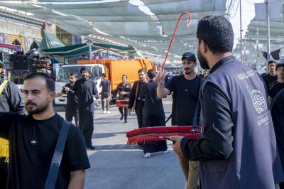 بالتنسيق مع قسم الشعائر.. مواكب العزاء تُحيي اليوم الثاني من شهر صفر عند مرقد أبي الفضل العباس (عليه السلام)