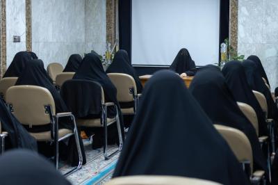 شعبة التوجيه الديني النسوي تعقد اجتماعًا لتنسيق خطتها الخاصة بزيارة الأربعين