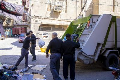 قسم بين الحرمين يجري حملة لتنظيف الطرق المؤدية إلى صحن مرقد أبي الفضل العباس (عليه السلام )