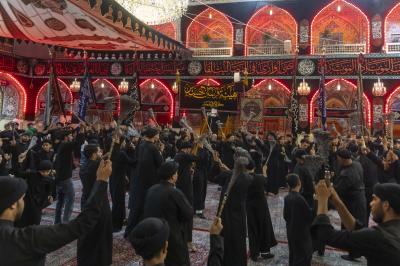 بالتنسيق مع قسم الشعائر.. مواكب العزاء تُحيي اليوم الرابع من شهر صفر عند مرقد أبي الفضل العباس (عليه السلام)