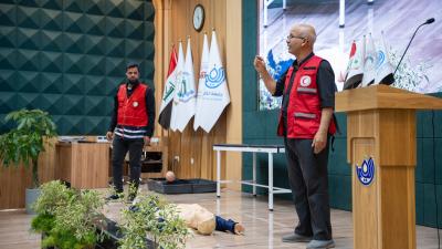 جامعة الكفيل والهلال الأحمر يعززان جاهزية متطوعي موكب الجامعة استعدادًا لزيارة الأربعين