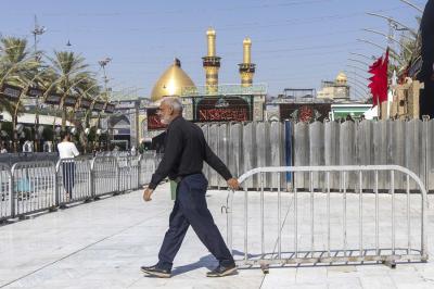 قسم بين الحرمين الشريفين يهيّئ الساحة الوسطية لاستقبال موكب عزاء السيدة رقية (عليها السلام)