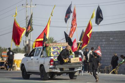 المواكب الحسينية في قضاء الجبايش تقدّم خدماتها لزائري الأربعين المتوجّهين إلى كربلاء المقدسة