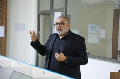 جامعة العميد تختتم دورة الصياغة الإدارية والتنسيق الطباعي