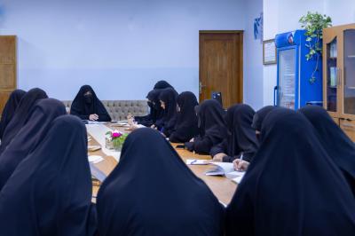 شعبة الخطابة الحسينية النسوية تناقش استعداداتها لتنفيذ خطتها التبليغية الخاصة بزيارة الأربعين
