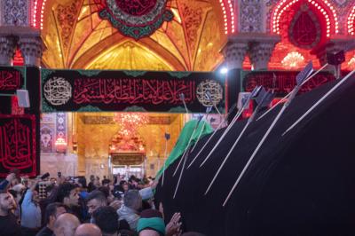 عبر موكب عزاءٍ موحّد.. خَدَمة العتبتين المقدستين يحيون ذكرى شهادة الإمام الحسن المجتبى (عليه السلام)