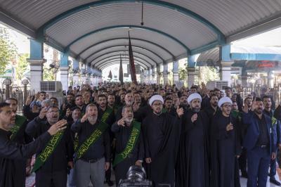 عبر موكب عزاءٍ موحّد.. خَدَمة العتبتين المقدستين يحيون ذكرى شهادة الإمام الحسن المجتبى (عليه السلام)