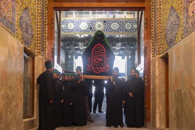 عبر موكب عزاءٍ موحّد.. خَدَمة العتبتين المقدستين يحيون ذكرى شهادة الإمام الحسن المجتبى (عليه السلام)
