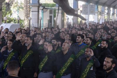 عبر موكب عزاءٍ موحّد.. خَدَمة العتبتين المقدستين يحيون ذكرى شهادة الإمام الحسن المجتبى (عليه السلام)