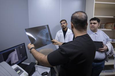 مركز السيد جعفر الحلي يستقبل المجموعة الأولى من المشاركين في برنامجٍ طبّي مخصّص لطلبة جامعة الكفيل