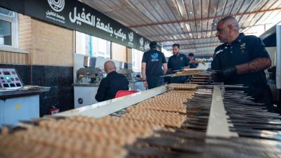 عبر موكبها الخدمي.. جامعة الكفيل تقدّم خدماتها لزائري الأربعين