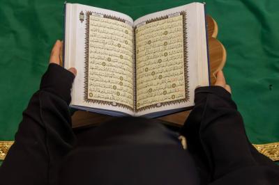 شعبة فاطمة بنت أسد تباشر تنفيذ برامجها القرآنية والثقافية في مجمع أبي الفضل العباس (عليه السلام)
