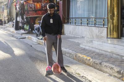 قسم بين الحرمين يجري حملة لتنظيف الطرق المؤدية إلى صحن مرقد أبي الفضل العباس (عليه السلام)