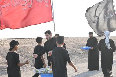 عبر موكب (جنوب الولاء).. قسم المعارف يقدم خدماته لزائري الأربعين في المثنى