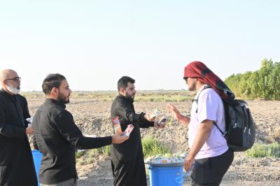 عبر موكب (جنوب الولاء).. قسم المعارف يقدم خدماته لزائري الأربعين في المثنى