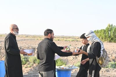 عبر موكب (جنوب الولاء).. قسم المعارف يقدم خدماته لزائري الأربعين في المثنى