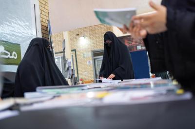 مكتبة أم البنين (عليها السلام) النسوية تباشر تقديم خدماتها الثقافية لزائرات الأربعين