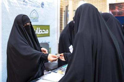 مكتبة أم البنين (عليها السلام) النسوية تباشر تقديم خدماتها الثقافية لزائرات الأربعين