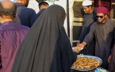 بمشاركة الجالية الإفريقية.. قسم الشؤون الفكرية يباشر تقديم خدماته لزائري الأربعين في النجف الأشرف