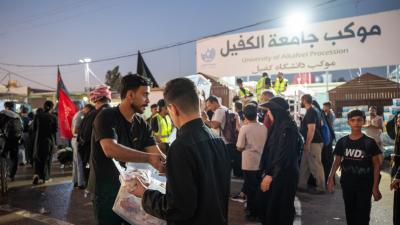 عبر موكبها الخدمي.. جامعة الكفيل تواصل تقديم خدماتها لزائري الأربعين