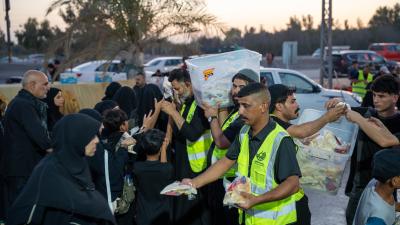 عبر موكبها الخدمي.. جامعة الكفيل تواصل تقديم خدماتها لزائري الأربعين