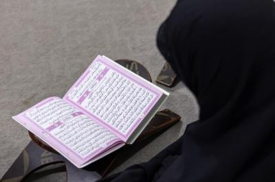 معهد القرآن الكريم النسوي يشرع بتقديم خدماته المتنوعة لزائرات الأربعين في النجف الأشرف
