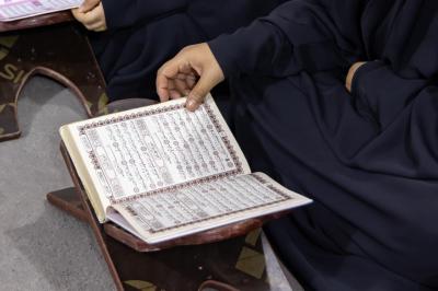 معهد القرآن الكريم النسوي يشرع بتقديم خدماته المتنوعة لزائرات الأربعين في النجف الأشرف