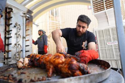 مجمع أم البنين (عليها السلام) يقدم أكثر من 15 ألف وجبة طعام يوميًّا لزائري الأربعين