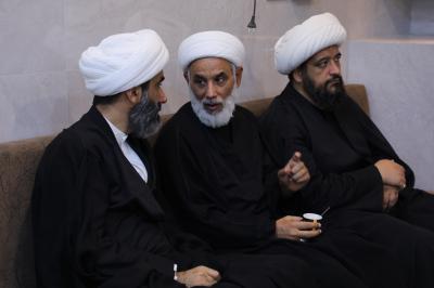 موكب العتبتين المقدستين يستقبل جمعًا من فضلاء الحوزة العلمية وأساتذتها
