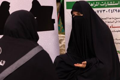 مركز الثقافة الأسرية يقيم جلسات إرشادية ومسابقات فكرية لزائرات الأربعين في مجمع العلقمي