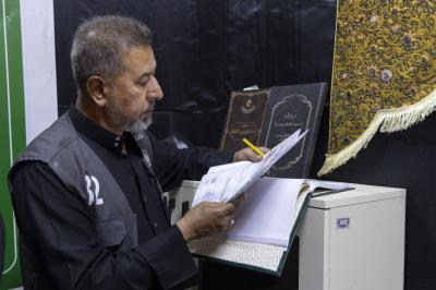 للمشاركة في تنظيم انسيابية حركة مواكب العزاء.. قسم الشعائر يصدر الهويات التعريفية للمتطوعين