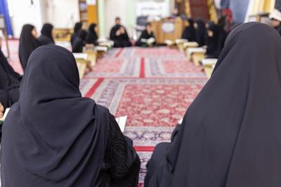 مدرسة فيض الزهراء (عليها السلام) تشارك في تقديم الخدمات لزائرات الأربعين في مجمع العلقمي