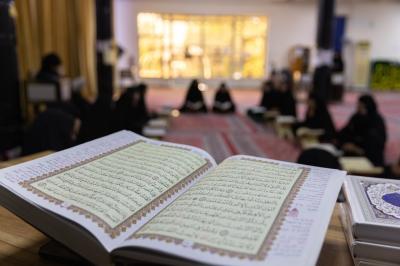 مدرسة فيض الزهراء (عليها السلام) تشارك في تقديم الخدمات لزائرات الأربعين في مجمع العلقمي